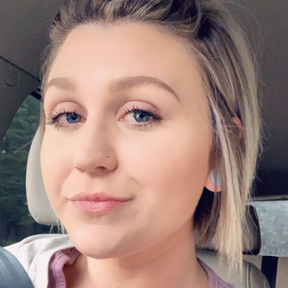Meet your Posher, Jessica - Picture 1 of 1